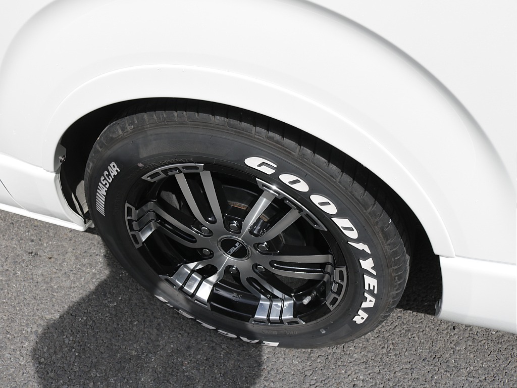 令和４年式ワゴンＧＬ２７００ガソリン２ＷＤファミリーに好評のＶｅｒ１シートアレンジ施工済み！４１５コブラスポイラー社外ボンネットオリジナルＬＥＤテール装備アルパインＢＩＧ－Ｘ１１インチナビフリップ装備