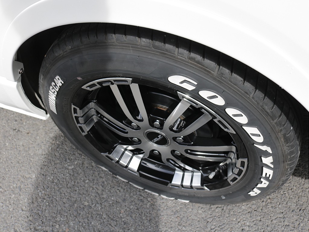 令和４年式ワゴンＧＬ２７００ガソリン２ＷＤファミリーに好評のＶｅｒ１シートアレンジ施工済み！４１５コブラスポイラー社外ボンネットオリジナルＬＥＤテール装備アルパインＢＩＧ－Ｘ１１インチナビフリップ装備