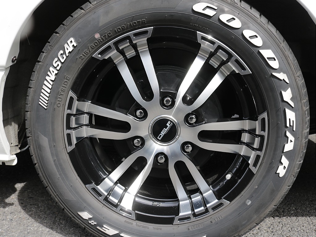 令和４年式ワゴンＧＬ２７００ガソリン２ＷＤファミリーに好評のＶｅｒ１シートアレンジ施工済み！４１５コブラスポイラー社外ボンネットオリジナルＬＥＤテール装備アルパインＢＩＧ－Ｘ１１インチナビフリップ装備