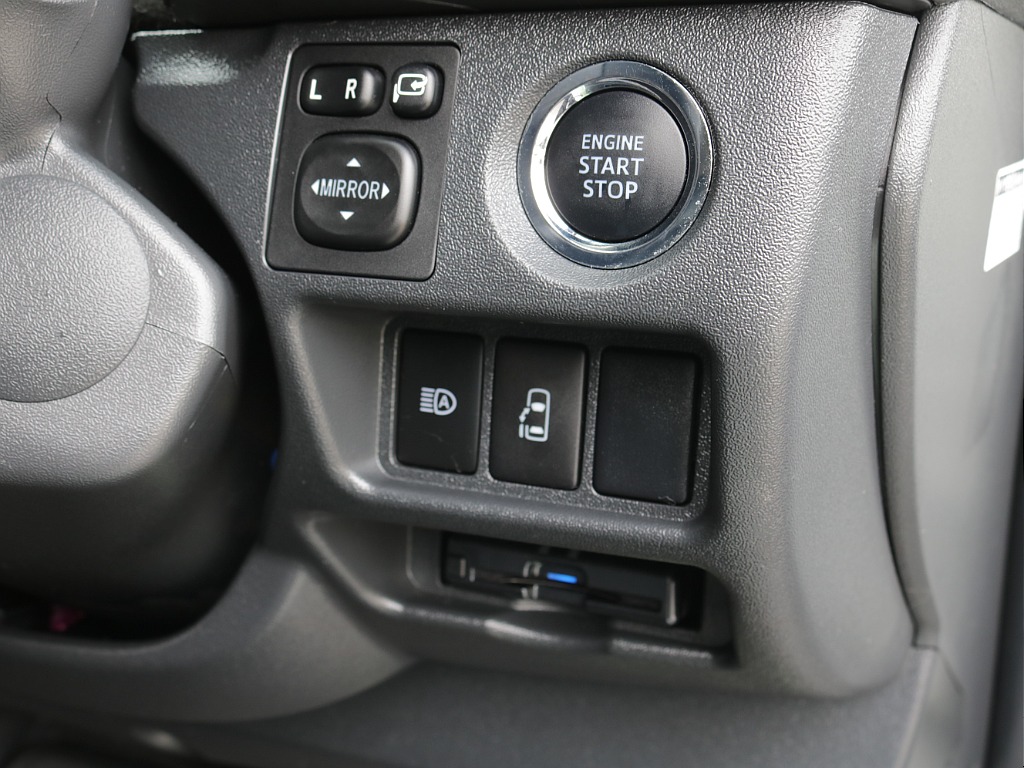 令和４年式ワゴンＧＬ２７００ガソリン２ＷＤファミリーに好評のＶｅｒ１シートアレンジ施工済み！４１５コブラスポイラー社外ボンネットオリジナルＬＥＤテール装備アルパインＢＩＧ－Ｘ１１インチナビフリップ装備