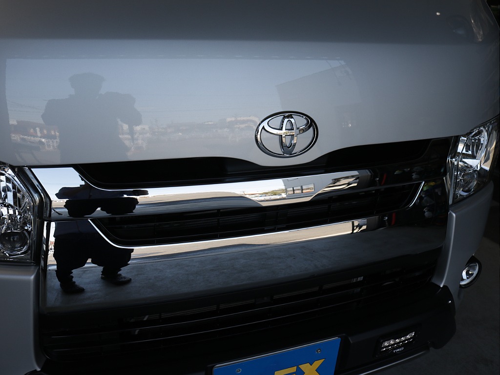 平成２９年式ハイエースＶＤＸロングＧＬパッケージ３０００ディーゼル４ＷＤ希少５速ＭＴ車両入庫！！ＴＲＤフロントバンパー純正１５インチアルミＬＥＤヘッドライトリアクーラーリアヒーター装備車両入庫！！