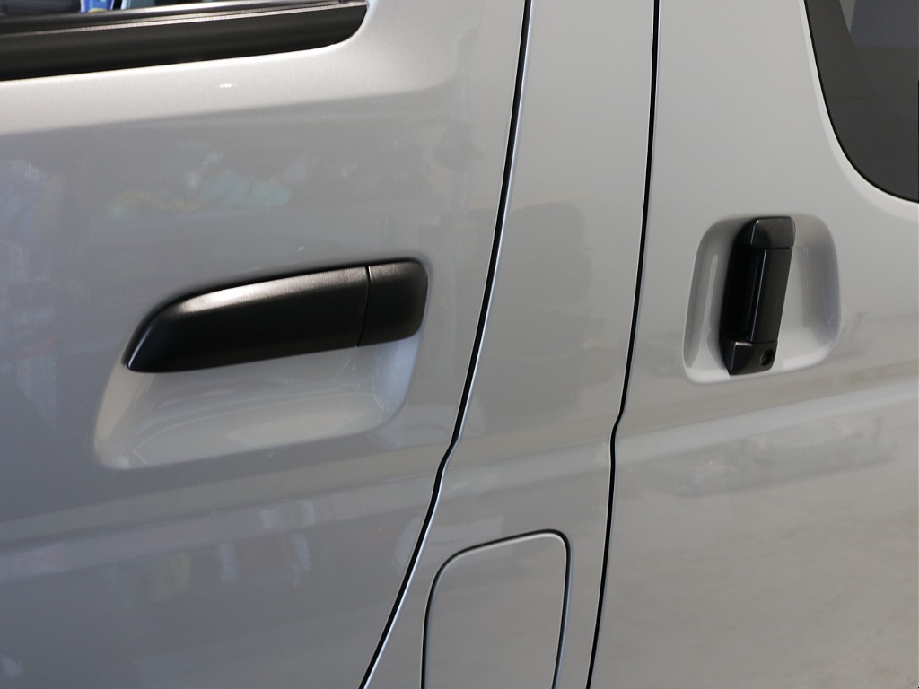 平成２９年式ハイエースＶＤＸロングＧＬパッケージ３０００ディーゼル４ＷＤ希少５速ＭＴ車両入庫！！ＴＲＤフロントバンパー純正１５インチアルミＬＥＤヘッドライトリアクーラーリアヒーター装備車両入庫！！