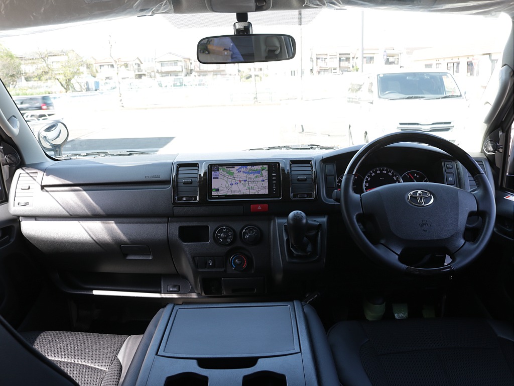 平成２９年式ハイエースＶＤＸロングＧＬパッケージ３０００ディーゼル４ＷＤ希少５速ＭＴ車両入庫！！ＴＲＤフロントバンパー純正１５インチアルミＬＥＤヘッドライトリアクーラーリアヒーター装備車両入庫！！