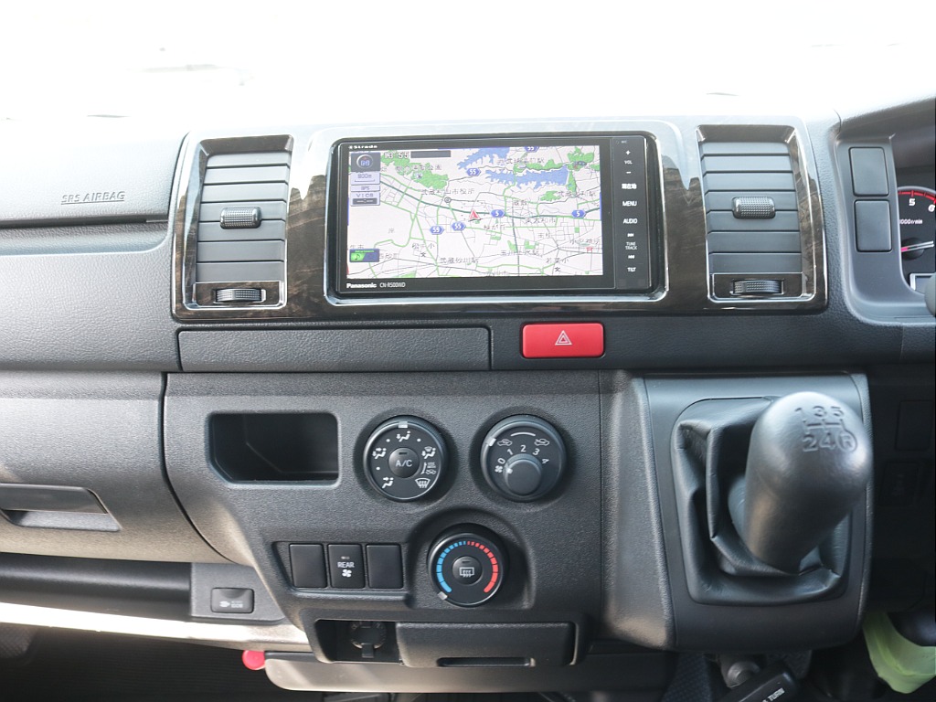 平成２９年式ハイエースＶＤＸロングＧＬパッケージ３０００ディーゼル４ＷＤ希少５速ＭＴ車両入庫！！ＴＲＤフロントバンパー純正１５インチアルミＬＥＤヘッドライトリアクーラーリアヒーター装備車両入庫！！