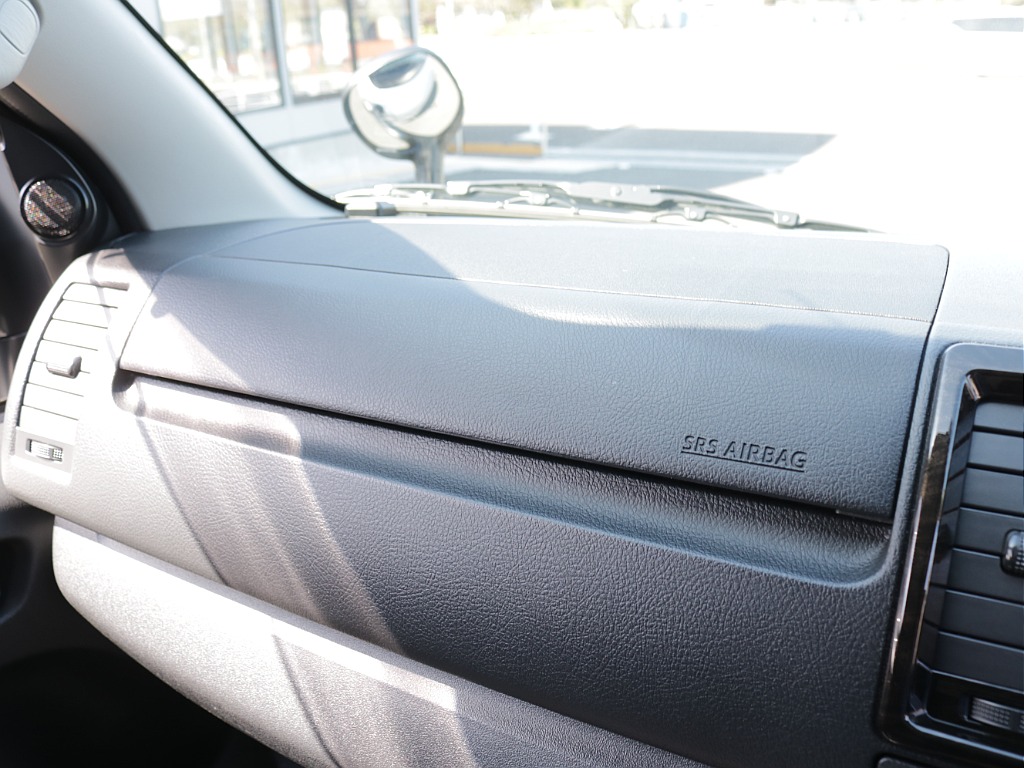 平成２９年式ハイエースＶＤＸロングＧＬパッケージ３０００ディーゼル４ＷＤ希少５速ＭＴ車両入庫！！ＴＲＤフロントバンパー純正１５インチアルミＬＥＤヘッドライトリアクーラーリアヒーター装備車両入庫！！