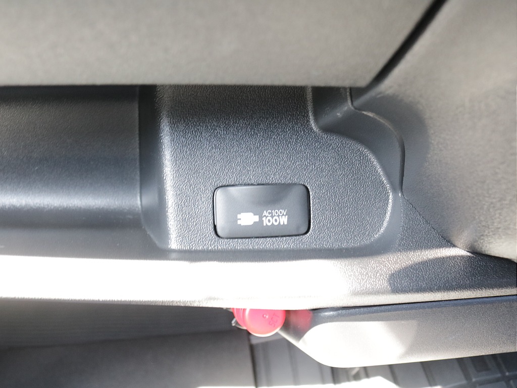 平成２９年式ハイエースＶＤＸロングＧＬパッケージ３０００ディーゼル４ＷＤ希少５速ＭＴ車両入庫！！ＴＲＤフロントバンパー純正１５インチアルミＬＥＤヘッドライトリアクーラーリアヒーター装備車両入庫！！