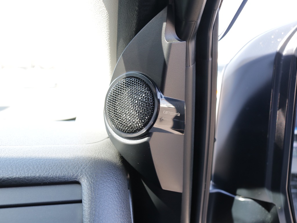 平成２９年式ハイエースＶＤＸロングＧＬパッケージ３０００ディーゼル４ＷＤ希少５速ＭＴ車両入庫！！ＴＲＤフロントバンパー純正１５インチアルミＬＥＤヘッドライトリアクーラーリアヒーター装備車両入庫！！