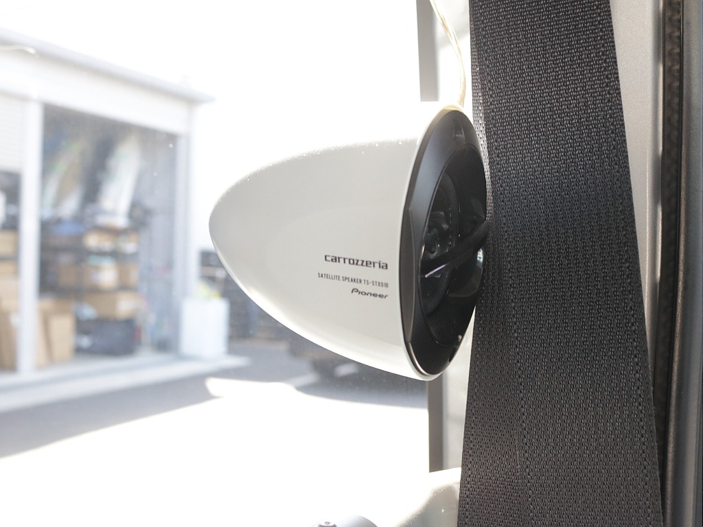 平成２９年式ハイエースＶＤＸロングＧＬパッケージ３０００ディーゼル４ＷＤ希少５速ＭＴ車両入庫！！ＴＲＤフロントバンパー純正１５インチアルミＬＥＤヘッドライトリアクーラーリアヒーター装備車両入庫！！