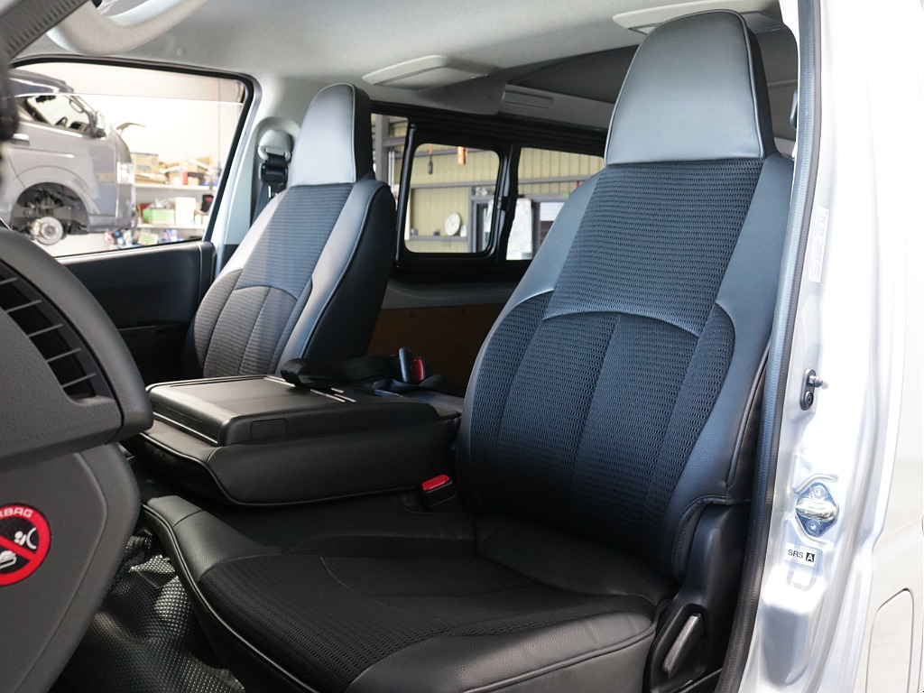 平成２９年式ハイエースＶＤＸロングＧＬパッケージ３０００ディーゼル４ＷＤ希少５速ＭＴ車両入庫！！ＴＲＤフロントバンパー純正１５インチアルミＬＥＤヘッドライトリアクーラーリアヒーター装備車両入庫！！