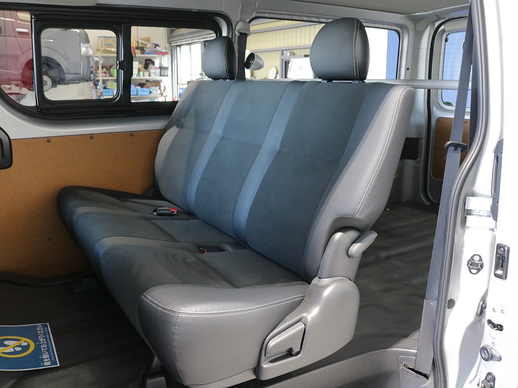 平成２９年式ハイエースＶＤＸロングＧＬパッケージ３０００ディーゼル４ＷＤ希少５速ＭＴ車両入庫！！ＴＲＤフロントバンパー純正１５インチアルミＬＥＤヘッドライトリアクーラーリアヒーター装備車両入庫！！