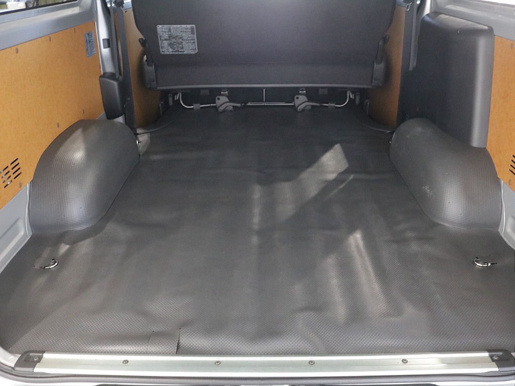 平成２９年式ハイエースＶＤＸロングＧＬパッケージ３０００ディーゼル４ＷＤ希少５速ＭＴ車両入庫！！ＴＲＤフロントバンパー純正１５インチアルミＬＥＤヘッドライトリアクーラーリアヒーター装備車両入庫！！