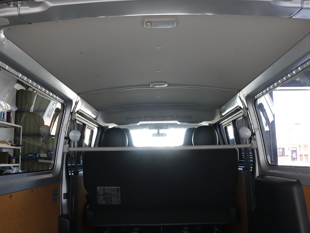 平成２９年式ハイエースＶＤＸロングＧＬパッケージ３０００ディーゼル４ＷＤ希少５速ＭＴ車両入庫！！ＴＲＤフロントバンパー純正１５インチアルミＬＥＤヘッドライトリアクーラーリアヒーター装備車両入庫！！