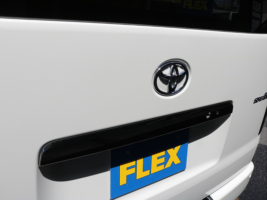 令和６年式ワイドＶダークプライムⅡ２８００ディーゼルターボ！オリジナル１８インチアルミ１インチローダウン済み！床張パネルベットＫＩＴ装着！