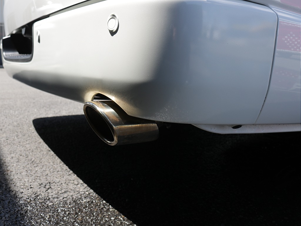 令和６年式ワイドＶダークプライムⅡ２８００ディーゼルターボ！オリジナル１８インチアルミ１インチローダウン済み！床張パネルベットＫＩＴ装着！