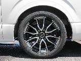 令和６年式ワイドＶダークプライムⅡ２８００ディーゼルターボ！オリジナル１８インチアルミ１インチローダウン済み！床張パネルベットＫＩＴ装着！