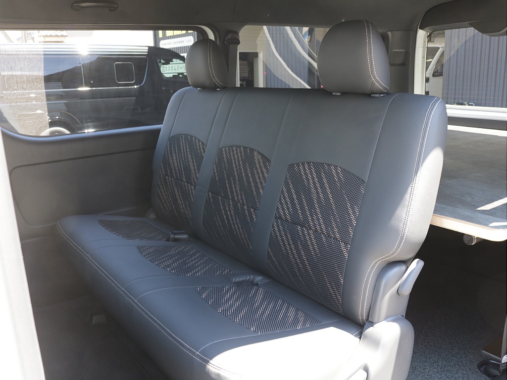 令和６年式ワイドＶダークプライムⅡ２８００ディーゼルターボ！オリジナル１８インチアルミ１インチローダウン済み！床張パネルベットＫＩＴ装着！