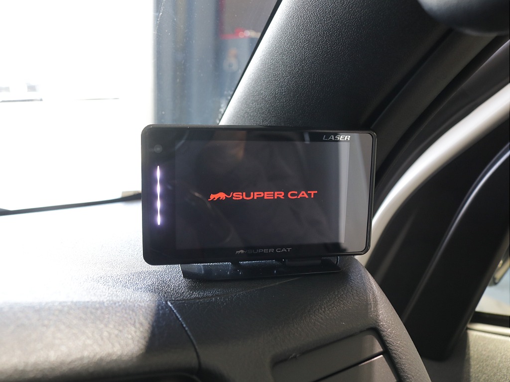 令和６年式ワイドＶダークプライムⅡ２８００ディーゼルターボ！オリジナル１８インチアルミ１インチローダウン済み！床張パネルベットＫＩＴ装着！