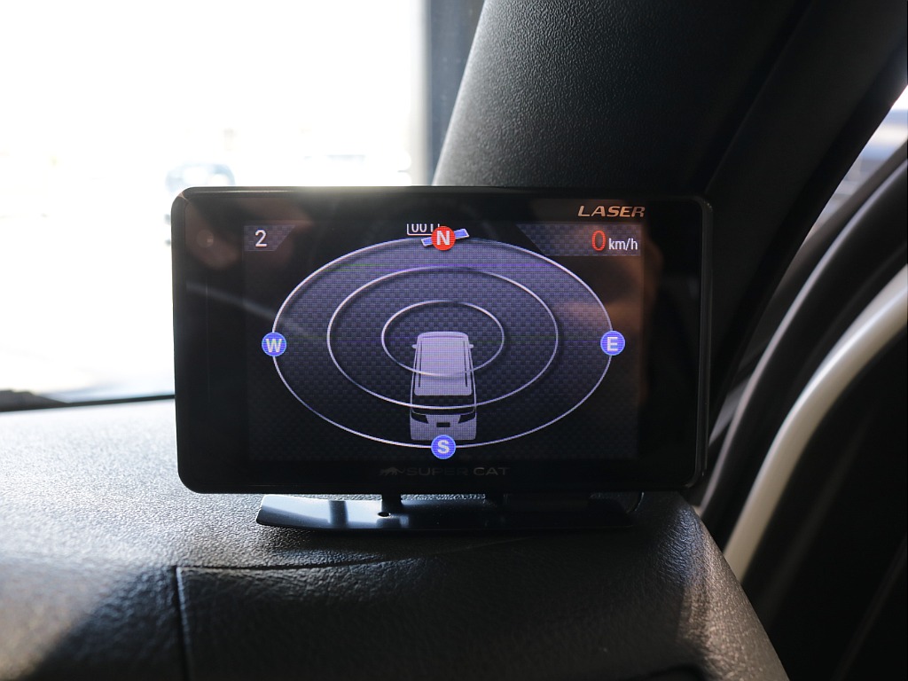 令和６年式ワイドＶダークプライムⅡ２８００ディーゼルターボ！オリジナル１８インチアルミ１インチローダウン済み！床張パネルベットＫＩＴ装着！