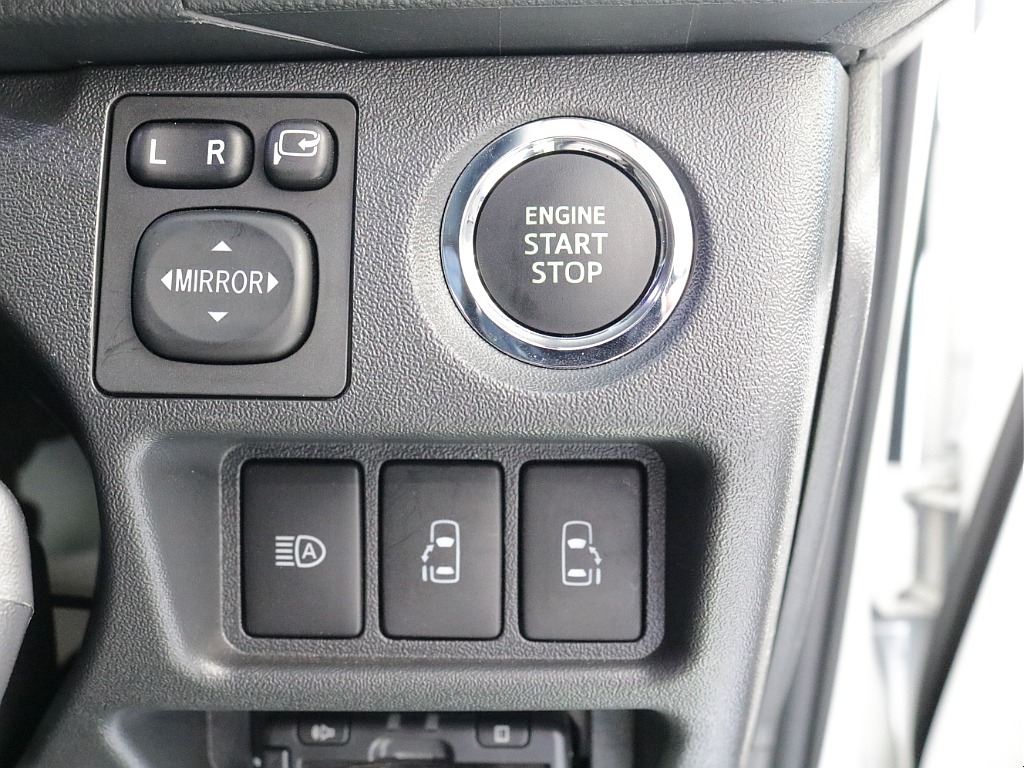 令和６年式ワイドＶダークプライムⅡ２８００ディーゼルターボ！オリジナル１８インチアルミ１インチローダウン済み！床張パネルベットＫＩＴ装着！