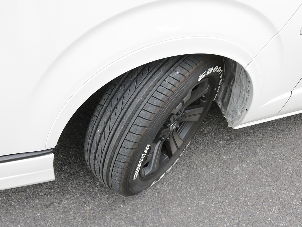 令和６年式ダークプライムⅡ２０００ガソリン２WDフレックスカスタム車両入庫！オリジナルフロントスポイラー２インチローダウンオリジナルオーバーフェンダーオリジナルＬＥＤテールアルパインＢＩＧ－Ｘ１１ナビ