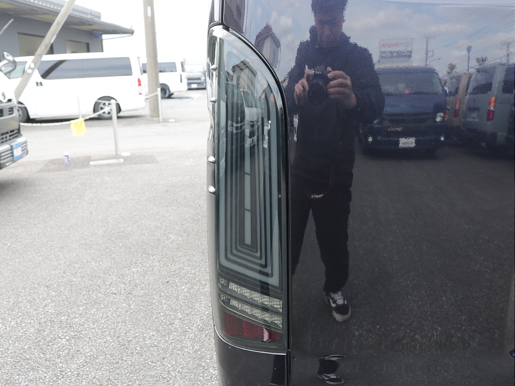 令和５年式ダークプライムⅡ２８００ディーゼル４WDブラックエディション施工済み！新品オリジナルフロントバンパー新品オリジナルオーバーフェンダー新品オリジナルＬＥＤテールレイズ１６インチアルミ装備