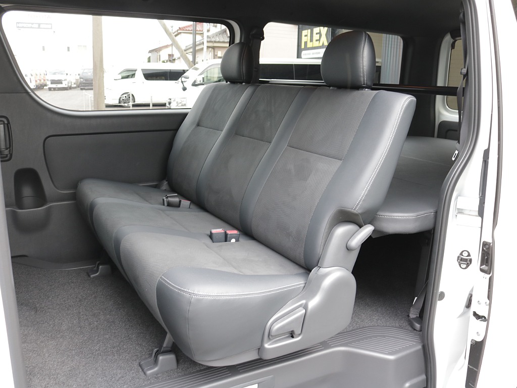 令和８年式ハイエースＶダークプライムⅡ２０００ガソリン２ＷＤカスタム車両入庫！新品オリジナルスポイラー新品オリジナル１７インチアルミ新品オリジナルオーバーフェンダー新品オリジナルＬＥＤテールベット装備