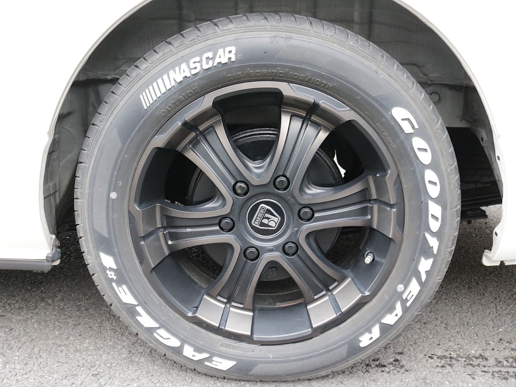 令和2年式ダークプライムⅡ２８００ディーゼルターボ4WD！シンプルカスタム済み！ツインモニター装備！その他カスタムパーツ多数！！