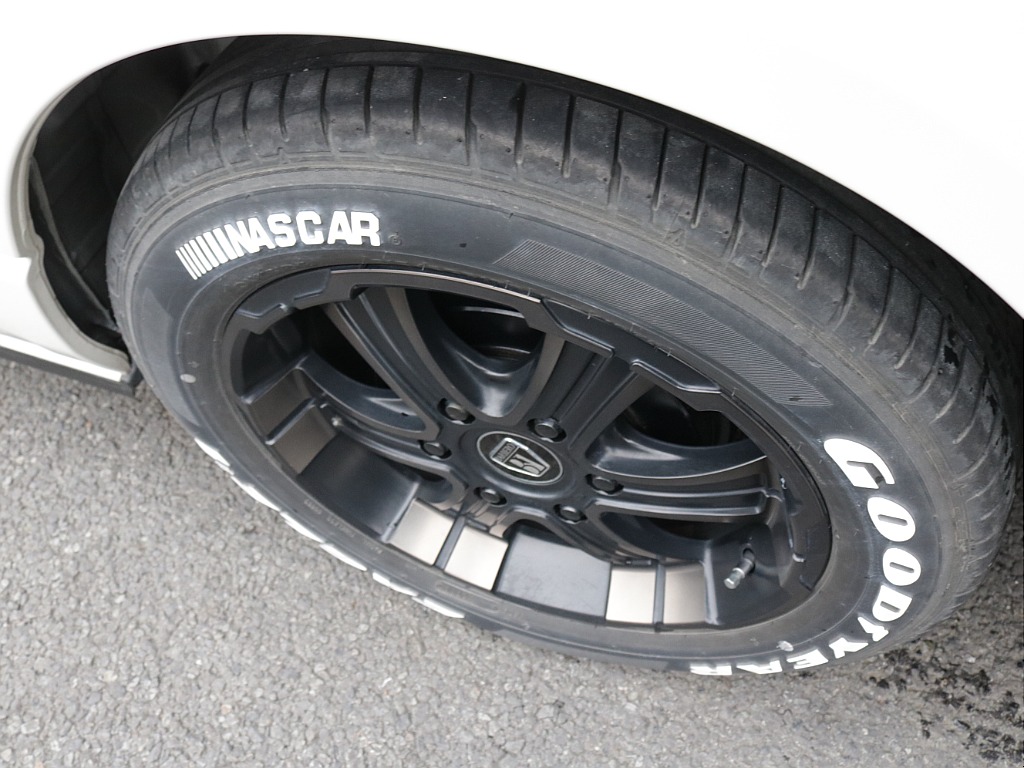 令和2年式ダークプライムⅡ２８００ディーゼルターボ4WD！シンプルカスタム済み！ツインモニター装備！その他カスタムパーツ多数！！