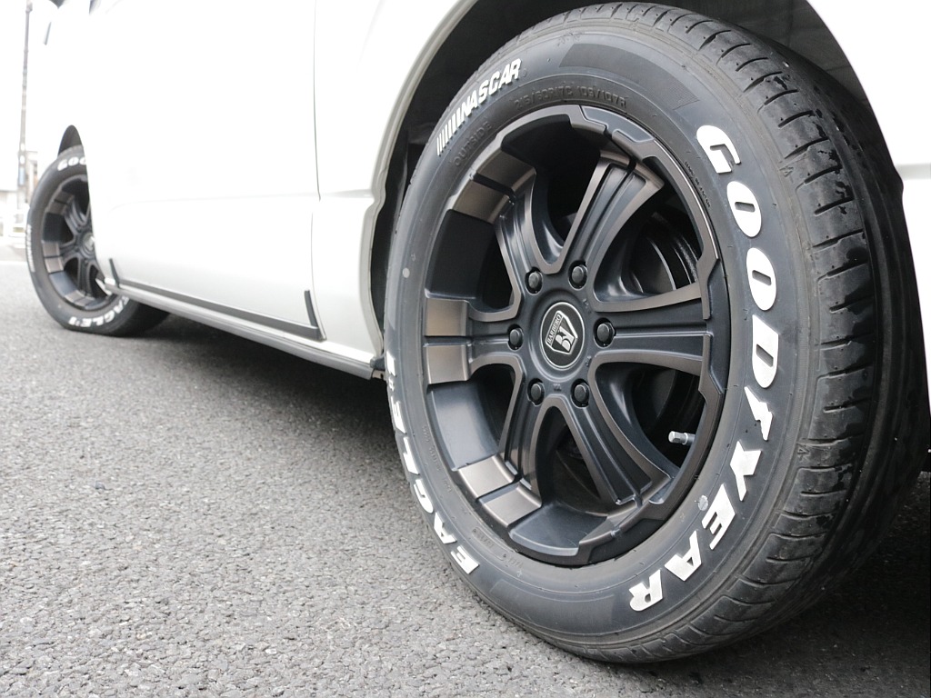 令和2年式ダークプライムⅡ２８００ディーゼルターボ4WD！シンプルカスタム済み！ツインモニター装備！その他カスタムパーツ多数！！