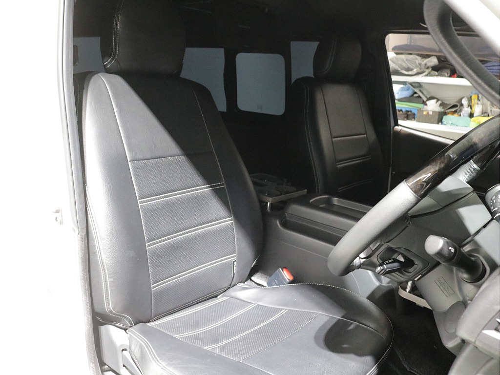 令和2年式ダークプライムⅡ２８００ディーゼルターボ4WD！シンプルカスタム済み！ツインモニター装備！その他カスタムパーツ多数！！