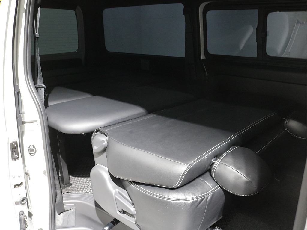 令和2年式ダークプライムⅡ２８００ディーゼルターボ4WD！シンプルカスタム済み！ツインモニター装備！その他カスタムパーツ多数！！