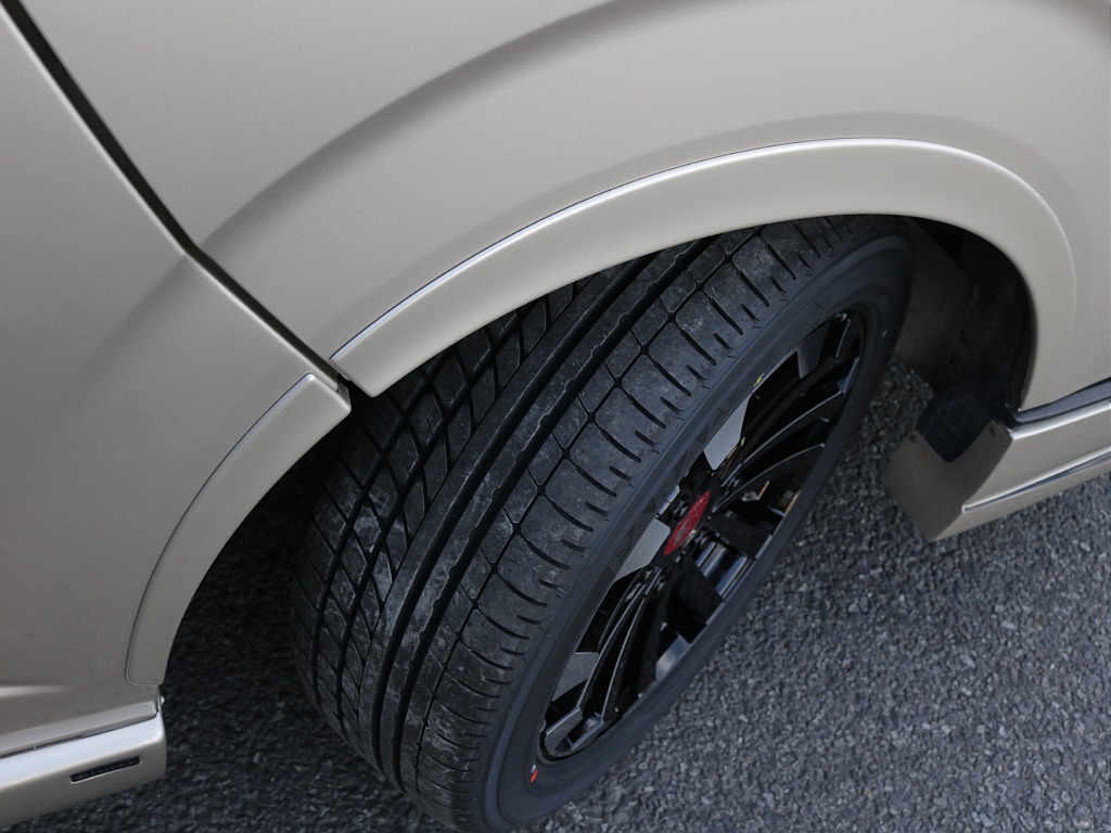 令和５年式希少スーパーロングディーゼル４WDフルカスタム車両入庫！人気のブラックエディション施工リア全面床張り施工済み！！