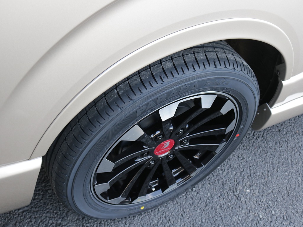 令和５年式希少スーパーロングディーゼル４WDフルカスタム車両入庫！人気のブラックエディション施工リア全面床張り施工済み！！