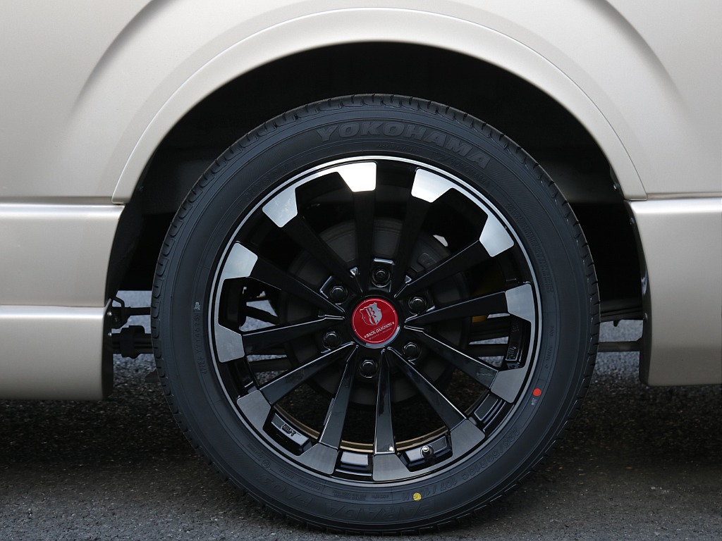 令和５年式希少スーパーロングディーゼル４WDフルカスタム車両入庫！人気のブラックエディション施工リア全面床張り施工済み！！