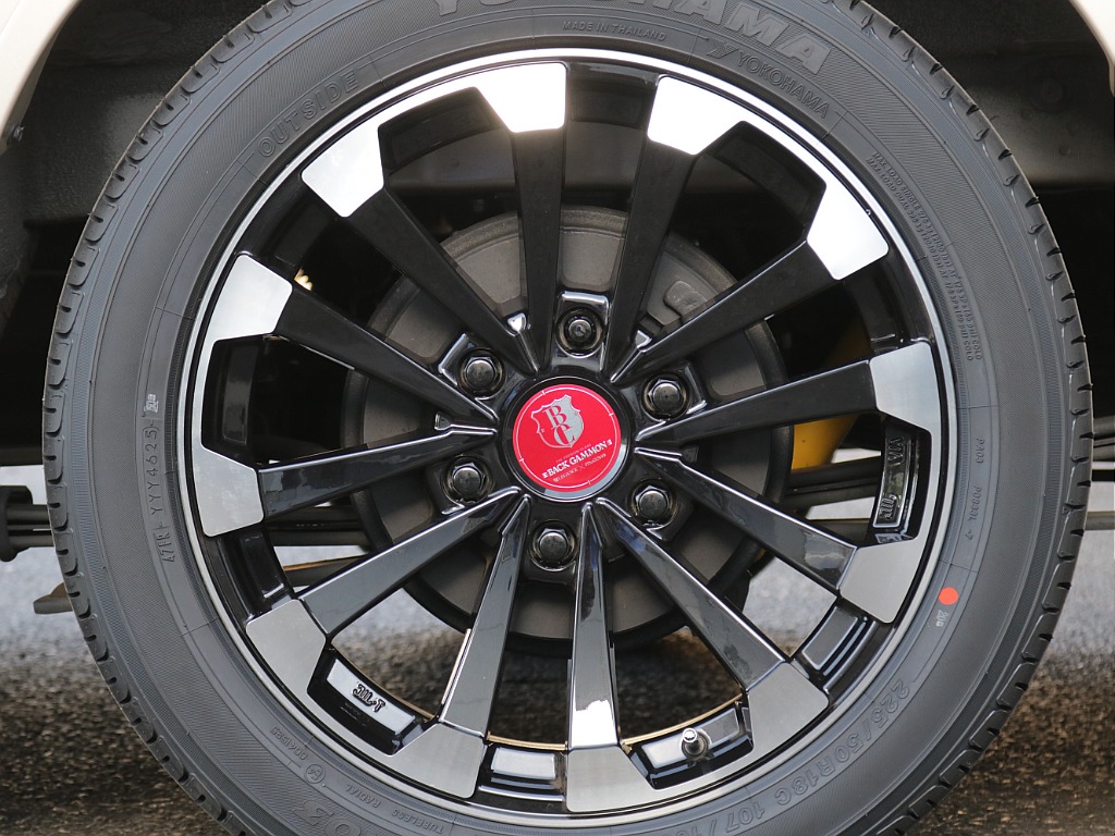 令和５年式希少スーパーロングディーゼル４WDフルカスタム車両入庫！人気のブラックエディション施工リア全面床張り施工済み！！