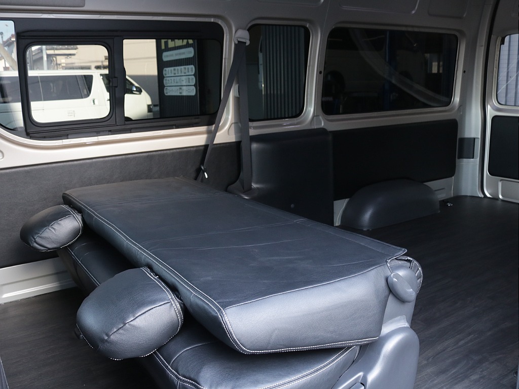 令和５年式希少スーパーロングディーゼル４WDフルカスタム車両入庫！人気のブラックエディション施工リア全面床張り施工済み！！