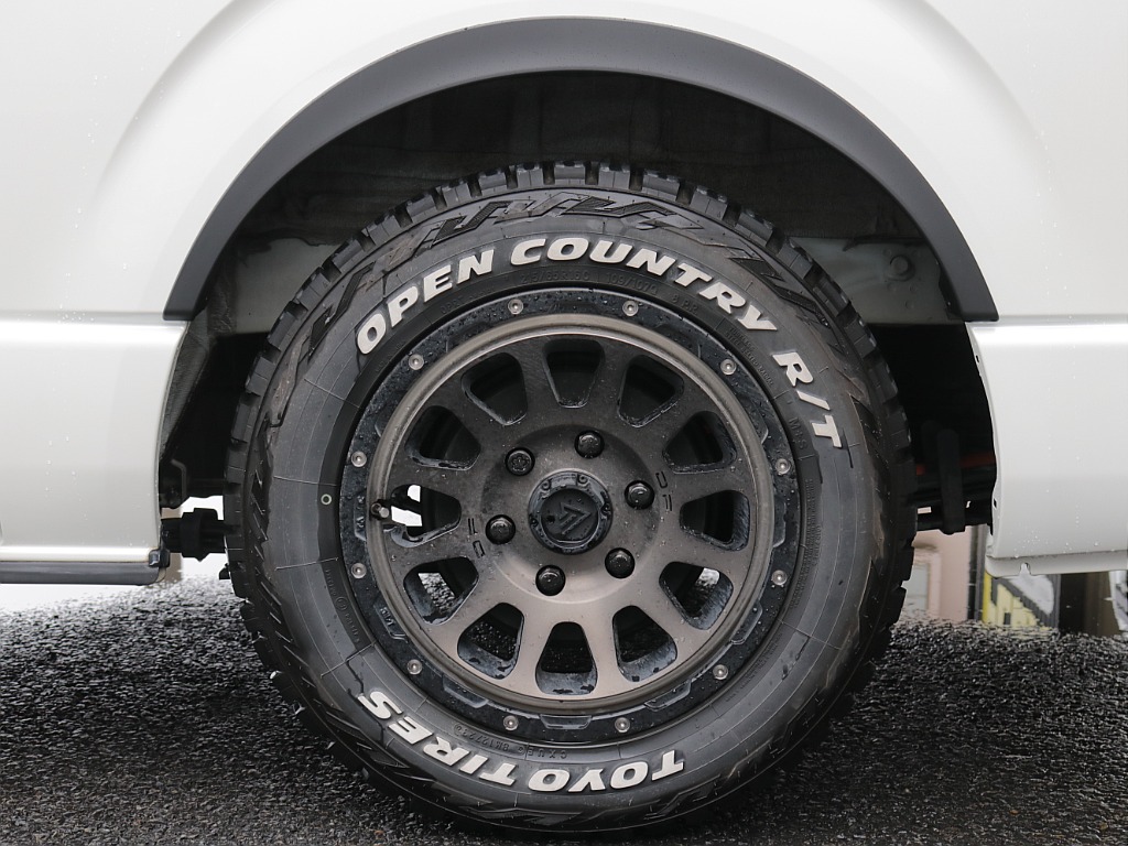 令和5年式入庫！２８００ディーゼルターボ４ＷＤ！ユーアイビークル製ベッドKIT！足回りもしっかりカスタム済み！！