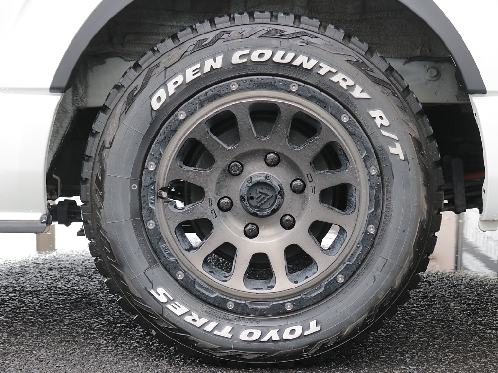 令和5年式入庫！２８００ディーゼルターボ４ＷＤ！ユーアイビークル製ベッドKIT！足回りもしっかりカスタム済み！！