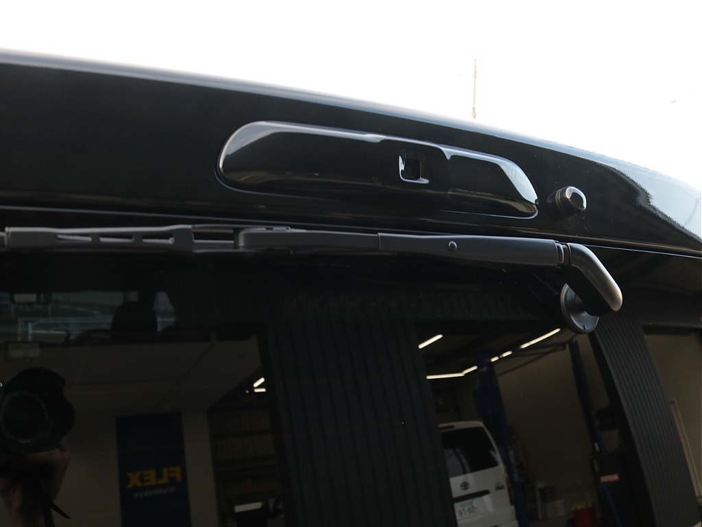 令和７年式ハイエースVダークプライムⅡ２８００ディーゼル４WDカスタム車両入庫！新品オリジナルフロントバンパー新品オリジナル１７インチアルミ新品オリジナルＬＥＤテールパイオニアナビフリップダウン装備！