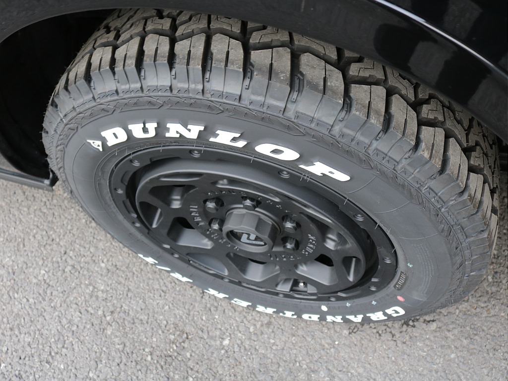 令和７年式ハイエースVダークプライムⅡ２８００ディーゼル４WDカスタム車両入庫！新品オリジナルフロントバンパー新品オリジナル１７インチアルミ新品オリジナルＬＥＤテールパイオニアナビフリップダウン装備！