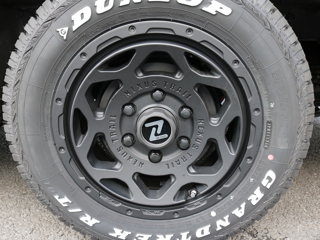 令和７年式ハイエースVダークプライムⅡ２８００ディーゼル４WDカスタム車両入庫！新品オリジナルフロントバンパー新品オリジナル１７インチアルミ新品オリジナルＬＥＤテールパイオニアナビフリップダウン装備！