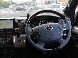 令和７年式ハイエースVダークプライムⅡ２８００ディーゼル４WDカスタム車両入庫！新品オリジナルフロントバンパー新品オリジナル１７インチアルミ新品オリジナルＬＥＤテールパイオニアナビフリップダウン装備！