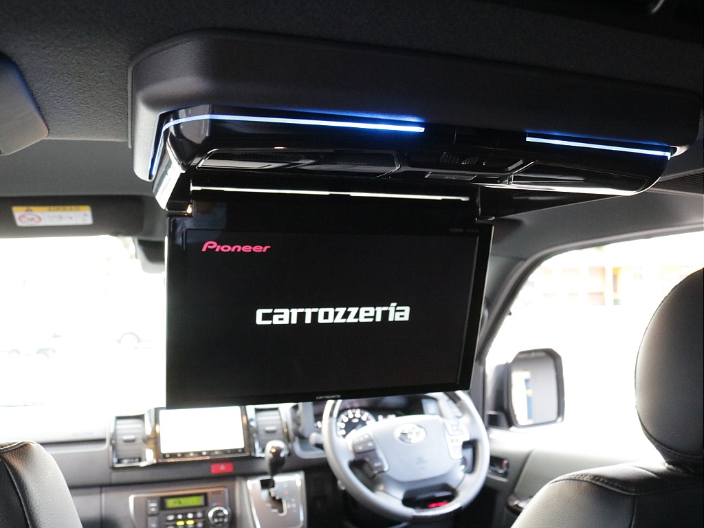 令和７年式ハイエースVダークプライムⅡ２８００ディーゼル４WDカスタム車両入庫！新品オリジナルフロントバンパー新品オリジナル１７インチアルミ新品オリジナルＬＥＤテールパイオニアナビフリップダウン装備！