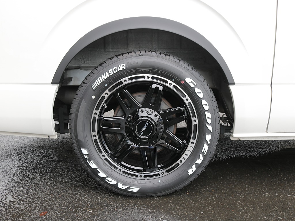 令和4年式ダークプライムⅡ２８００ディーゼルターボ２WD！TRDスポイラー！新品オリジナル１７インチアルミ！新品ベットＫＩＴ装備！