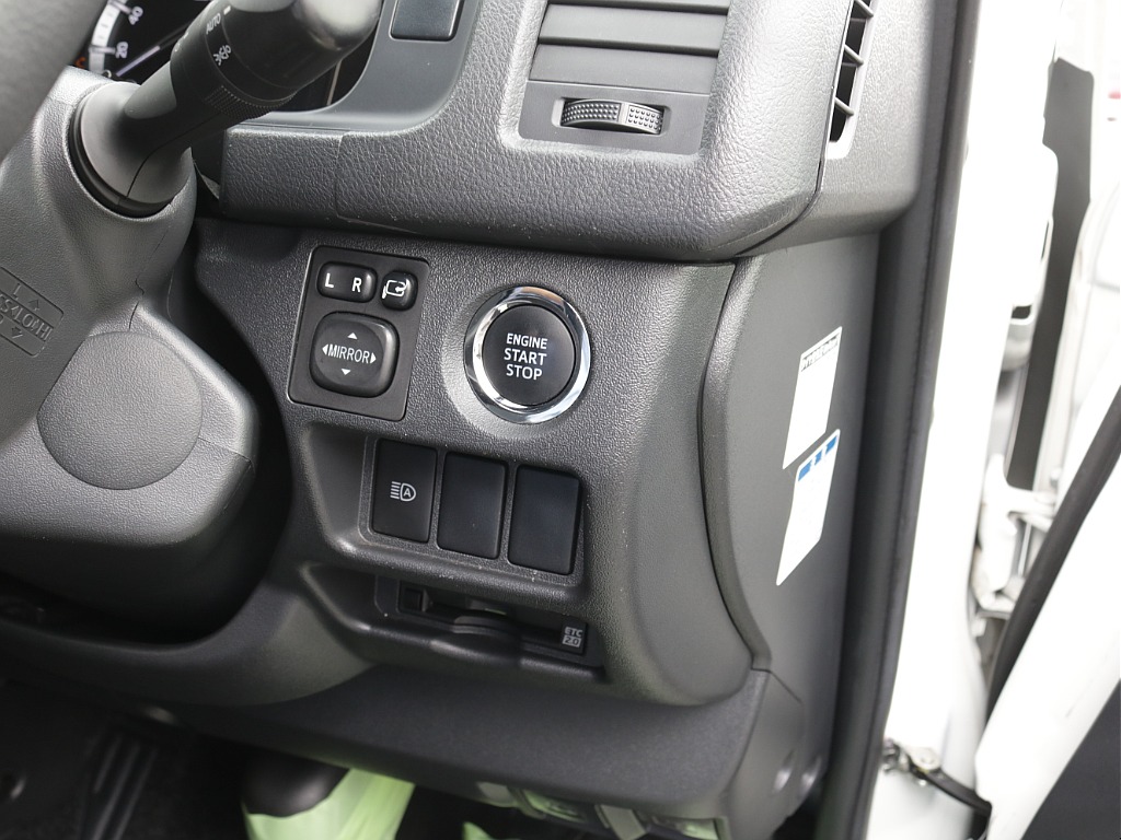令和4年式ダークプライムⅡ２８００ディーゼルターボ２WD！TRDスポイラー！新品オリジナル１７インチアルミ！新品ベットＫＩＴ装備！