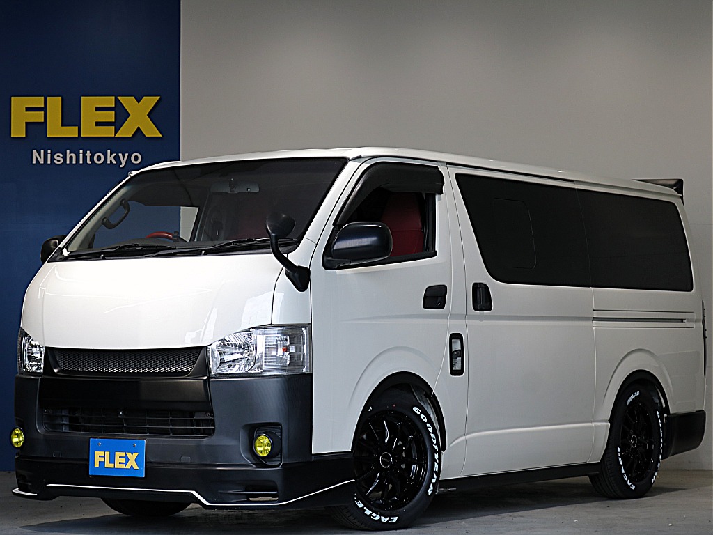 平成３０年式ハイエースＶ人気のＤＸ５ドアカスタム車両入庫！新品オリジナル１７インチアルミ新品ナスカータイヤ１７インチ２インチローダウン済み！社外パーツ多数装備済み！！