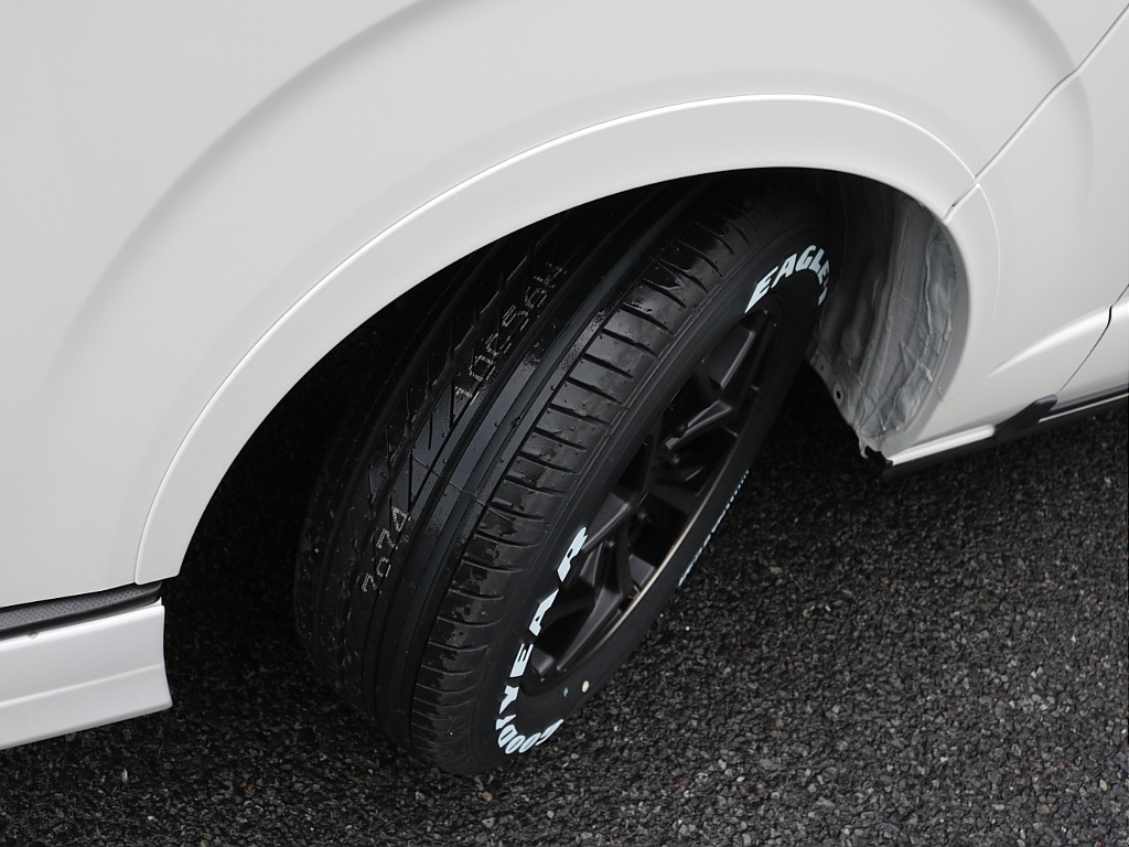 令和８年式ハイエースＶダークプライムⅡ２０００ガソリン２ＷＤカスタム車両入庫！！アルパインＢＩＧ－Ｘ１１インチナビビルトインＥＴＣ２．０装備ＨＤＭＩソケット増設オリジナルベットＫＩＴ装着済み！！