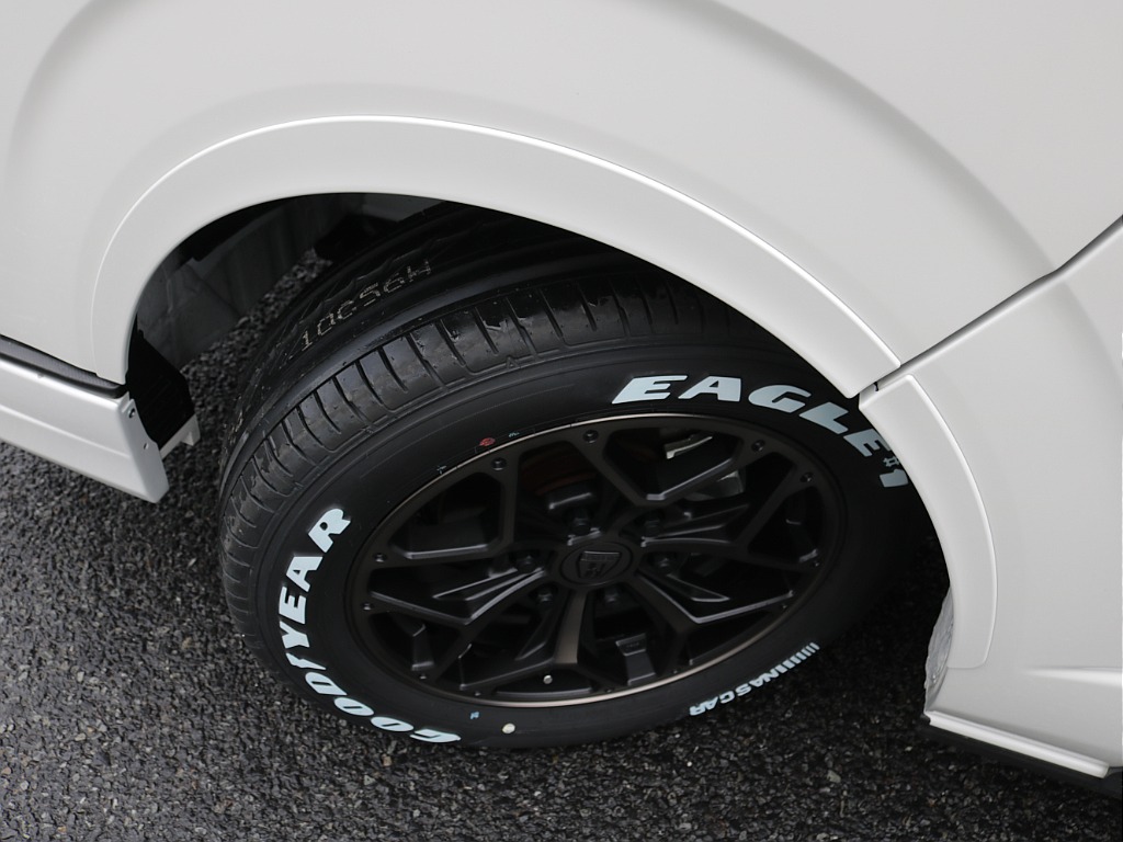 令和８年式ハイエースＶダークプライムⅡ２０００ガソリン２ＷＤカスタム車両入庫！！アルパインＢＩＧ－Ｘ１１インチナビビルトインＥＴＣ２．０装備ＨＤＭＩソケット増設オリジナルベットＫＩＴ装着済み！！