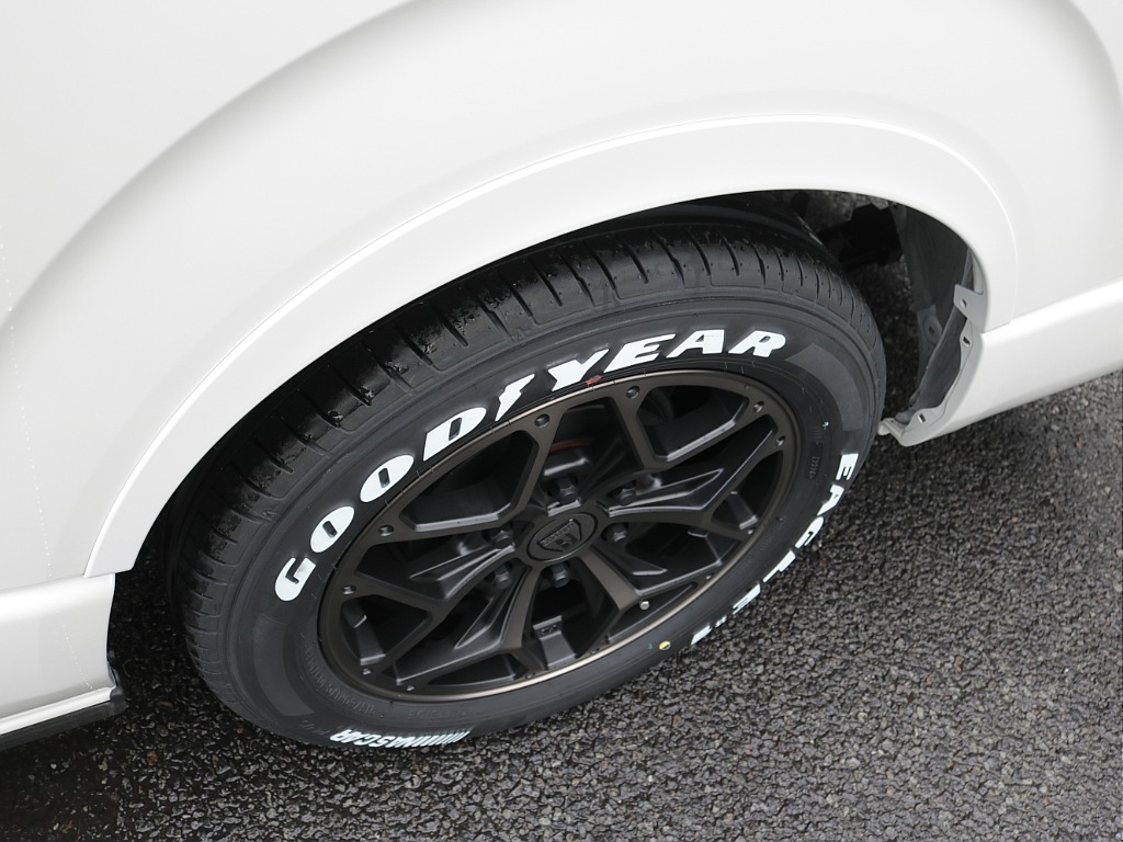 令和８年式ハイエースＶダークプライムⅡ２０００ガソリン２ＷＤカスタム車両入庫！！アルパインＢＩＧ－Ｘ１１インチナビビルトインＥＴＣ２．０装備ＨＤＭＩソケット増設オリジナルベットＫＩＴ装着済み！！