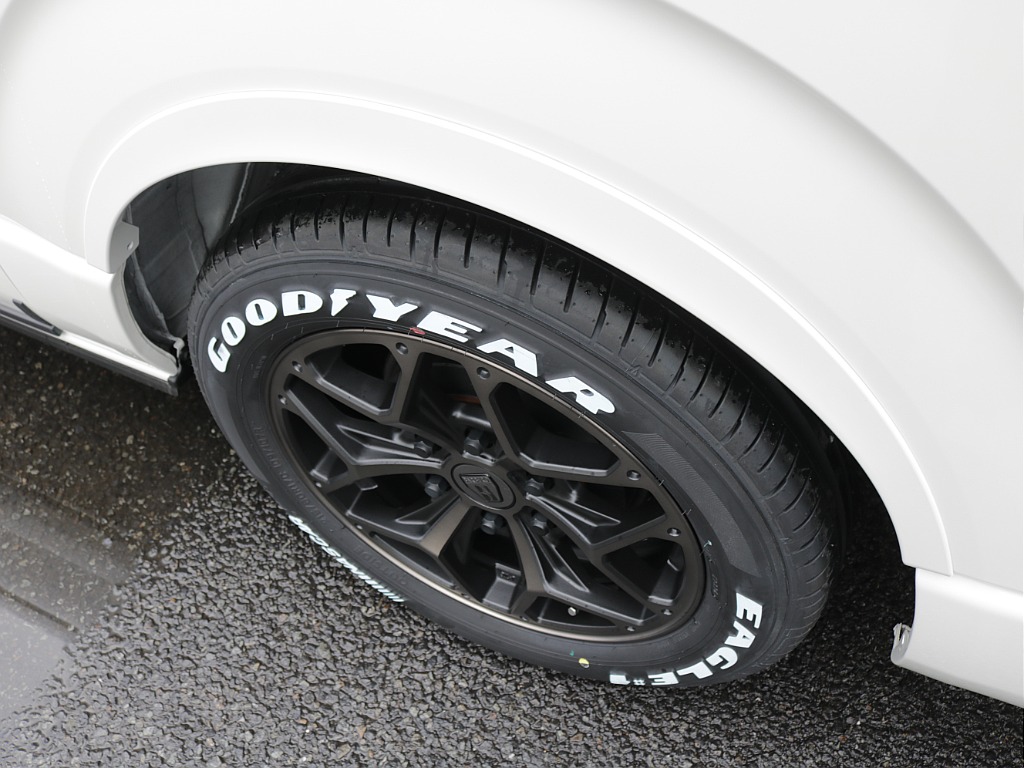 令和８年式ハイエースＶダークプライムⅡ２０００ガソリン２ＷＤカスタム車両入庫！！アルパインＢＩＧ－Ｘ１１インチナビビルトインＥＴＣ２．０装備ＨＤＭＩソケット増設オリジナルベットＫＩＴ装着済み！！